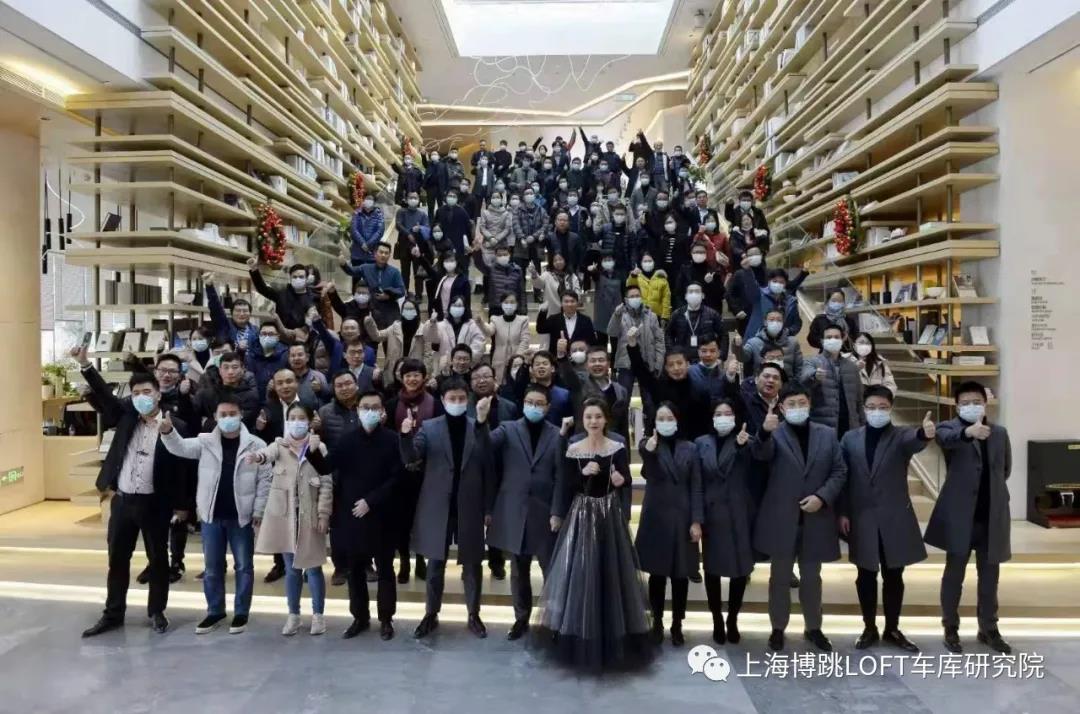 涪陵全国一百多人在华侨城汉口道6号参观研讨LOFT专利车库技术！